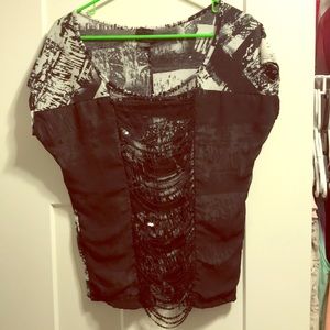 Black and white daytrip shirt